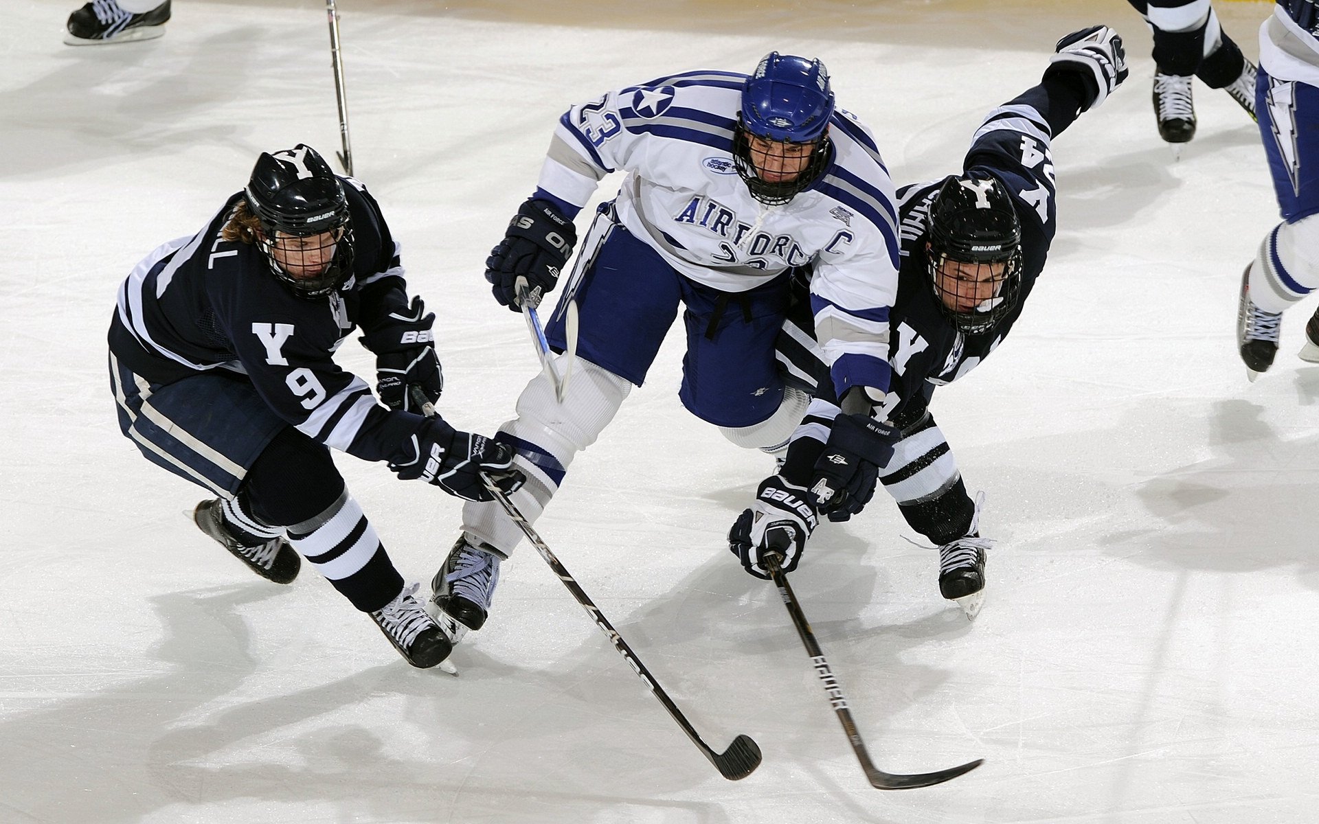伊朗队中场罗德里格斯在巴黎奥运会上展现出强大的组织能力，伊朗总统内甲德